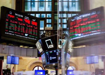 Rebotan los bonos argentinos y el riesgo país se mantiene por debajo de los 590 puntos