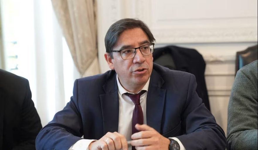 Álvarez cuestionó la protesta en Educación y acusó a los manifestantes de buscar “un hecho revolucionario”
