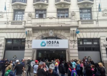 El Gobierno limitó el traspaso de empleados de IOSFA a OSFA y definió el régimen laboral del personal